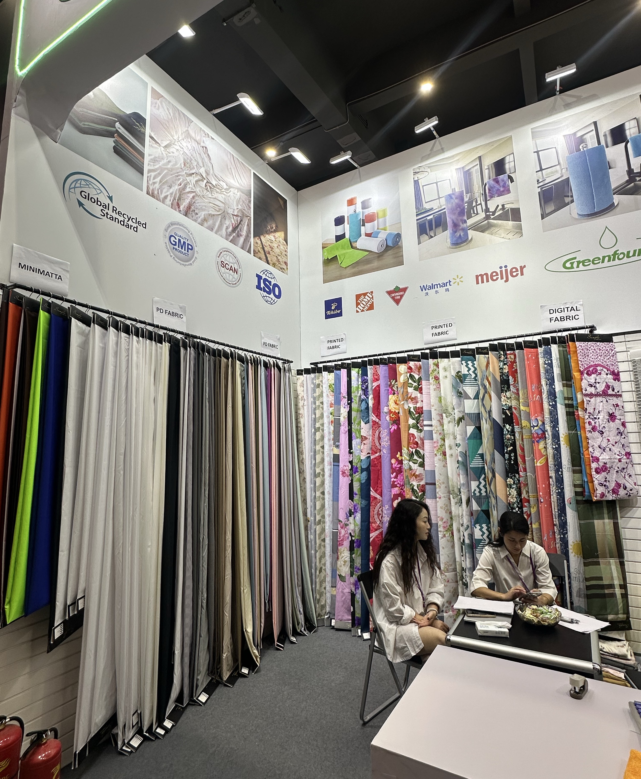 Iniimbitahan Ka ng Changxing Dinghao Textile sa Canton Fair